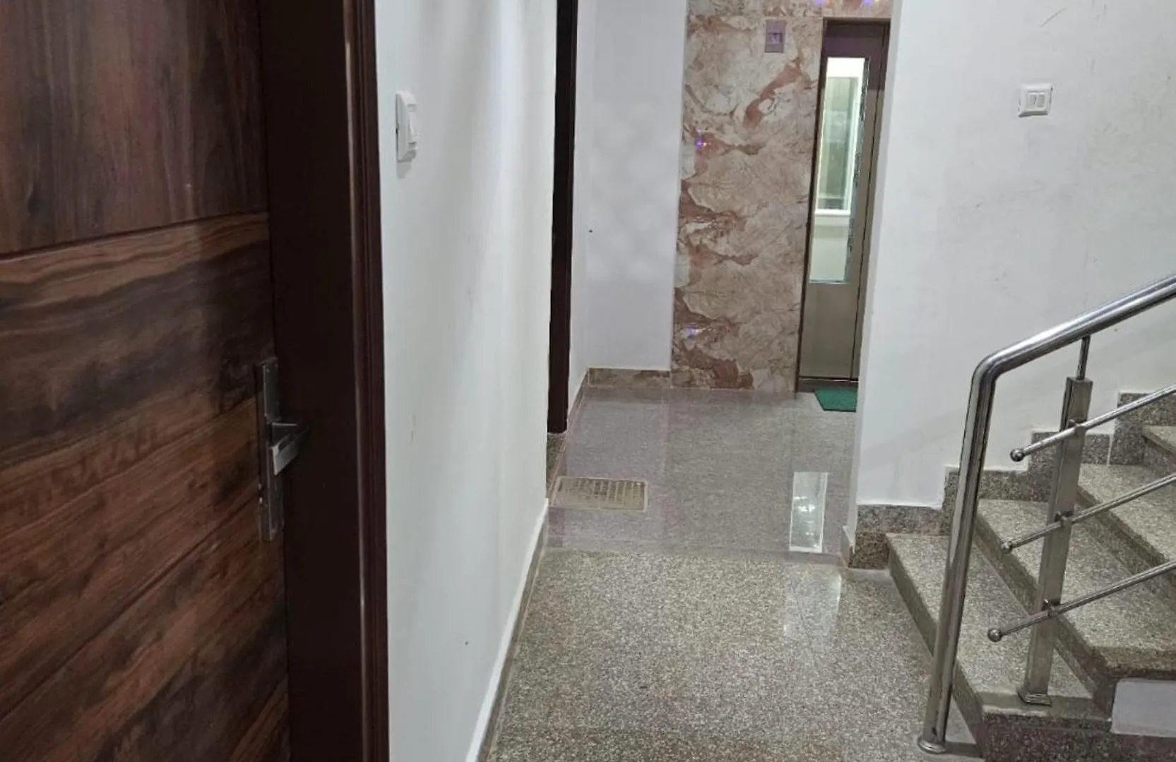 Goroomgo Hotel Medhya Grand Benares