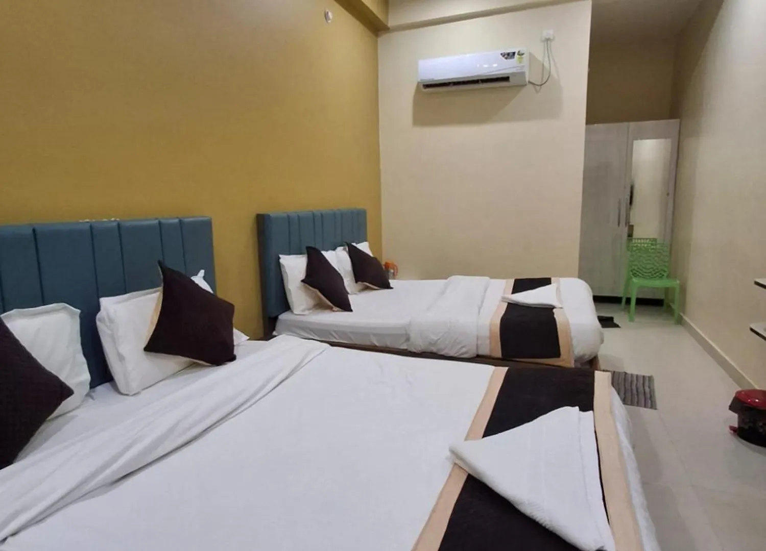 Goroomgo Hotel Medhya Grand Варанаси
