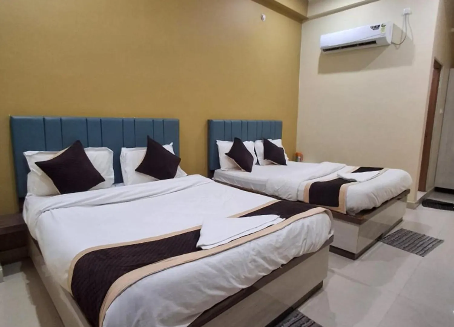 Goroomgo Hotel Medhya Grand Варанаси